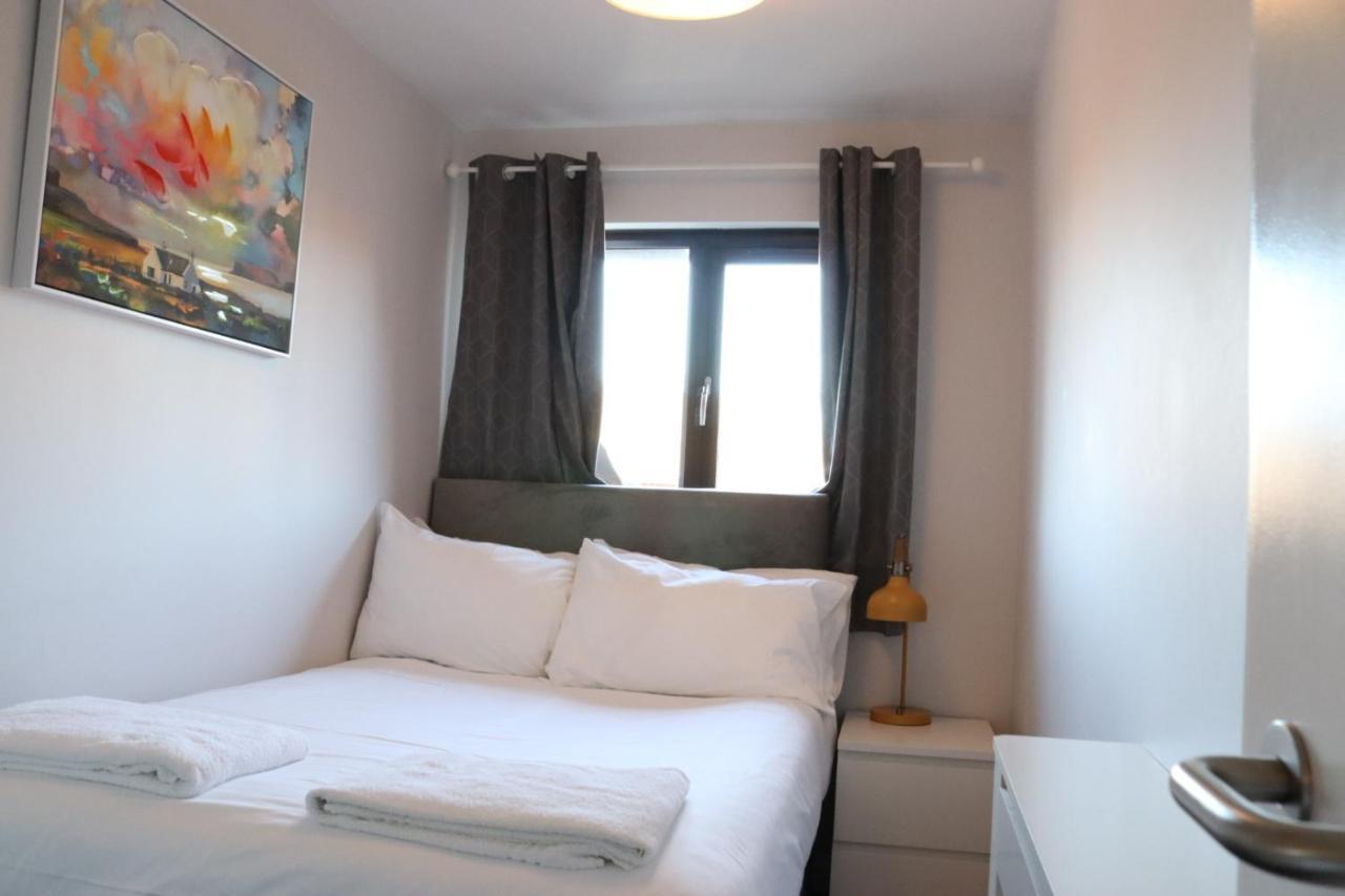 Garland Modern Apartment With Private Garden & Parking Dartford 5 Ngoại thất bức ảnh