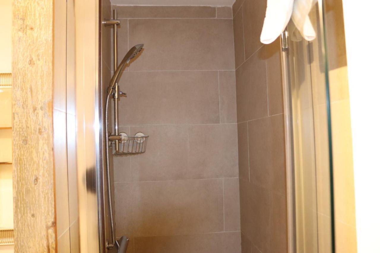 Garland Modern Apartment With Private Garden & Parking Dartford 5 Ngoại thất bức ảnh