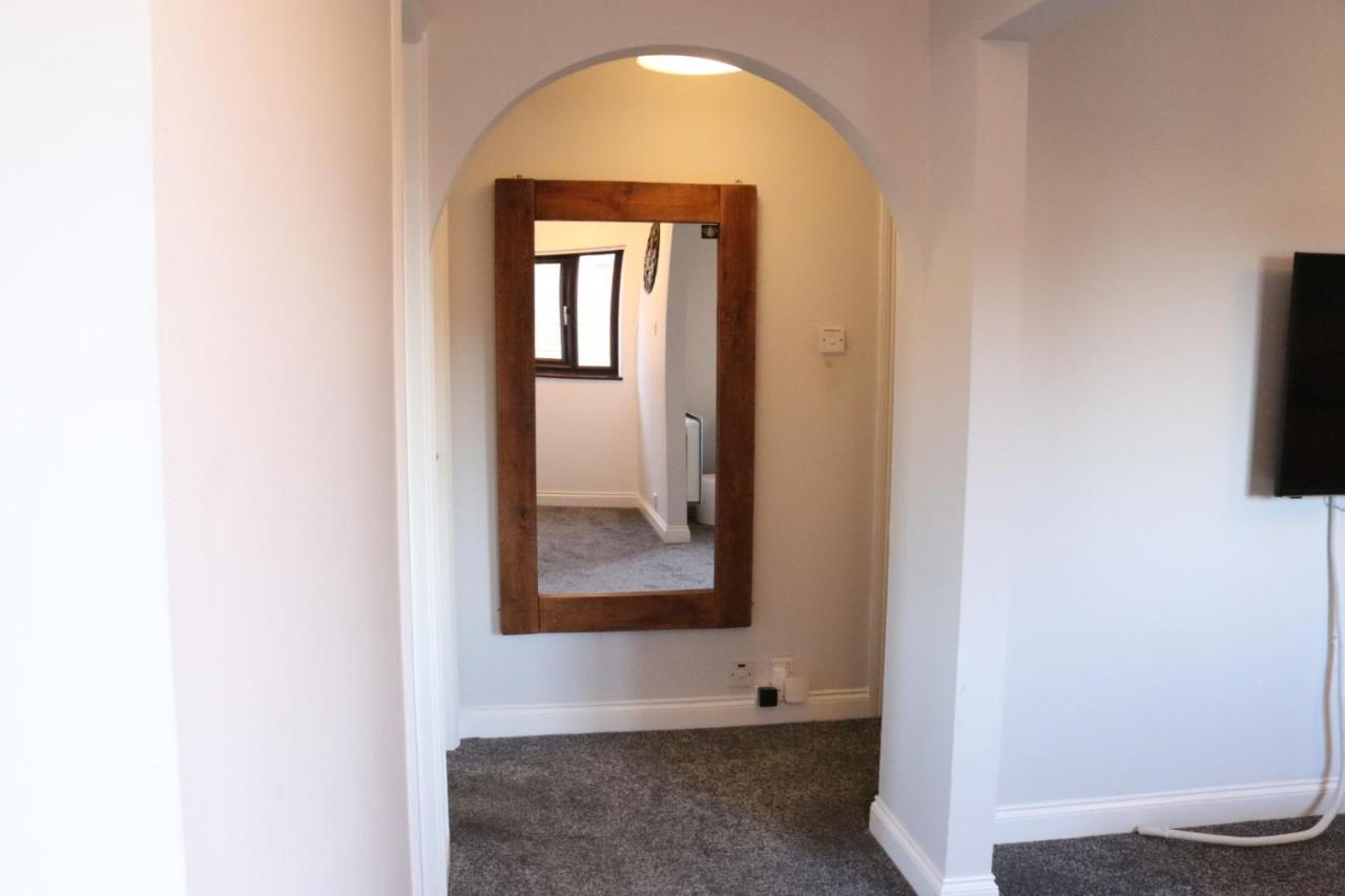 Garland Modern Apartment With Private Garden & Parking Dartford 5 Ngoại thất bức ảnh